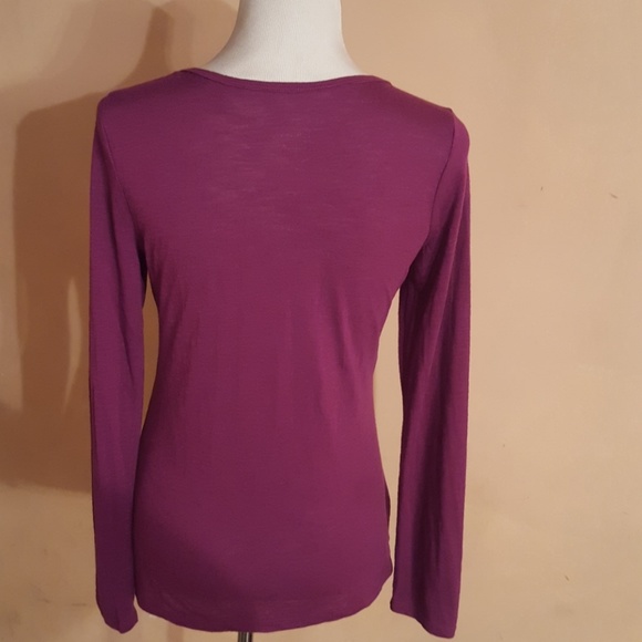 Brand New the Perfect V-Neck Tee - Picture 4 of 7